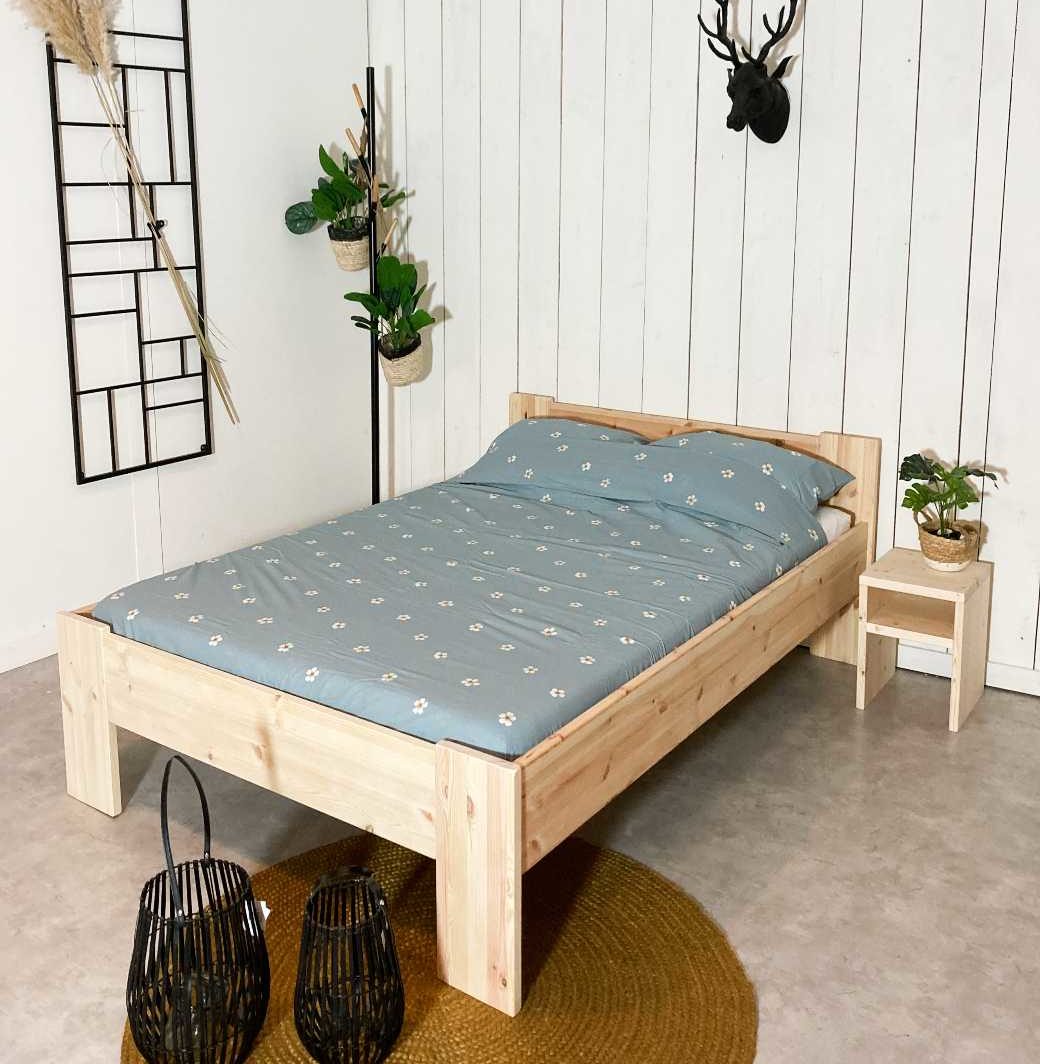 Massief grenen bed